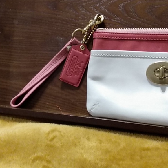 Coach - Picture 2 of 8